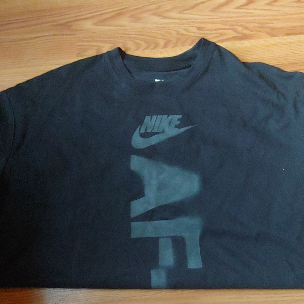 ***MENS **Black Nike tee!!